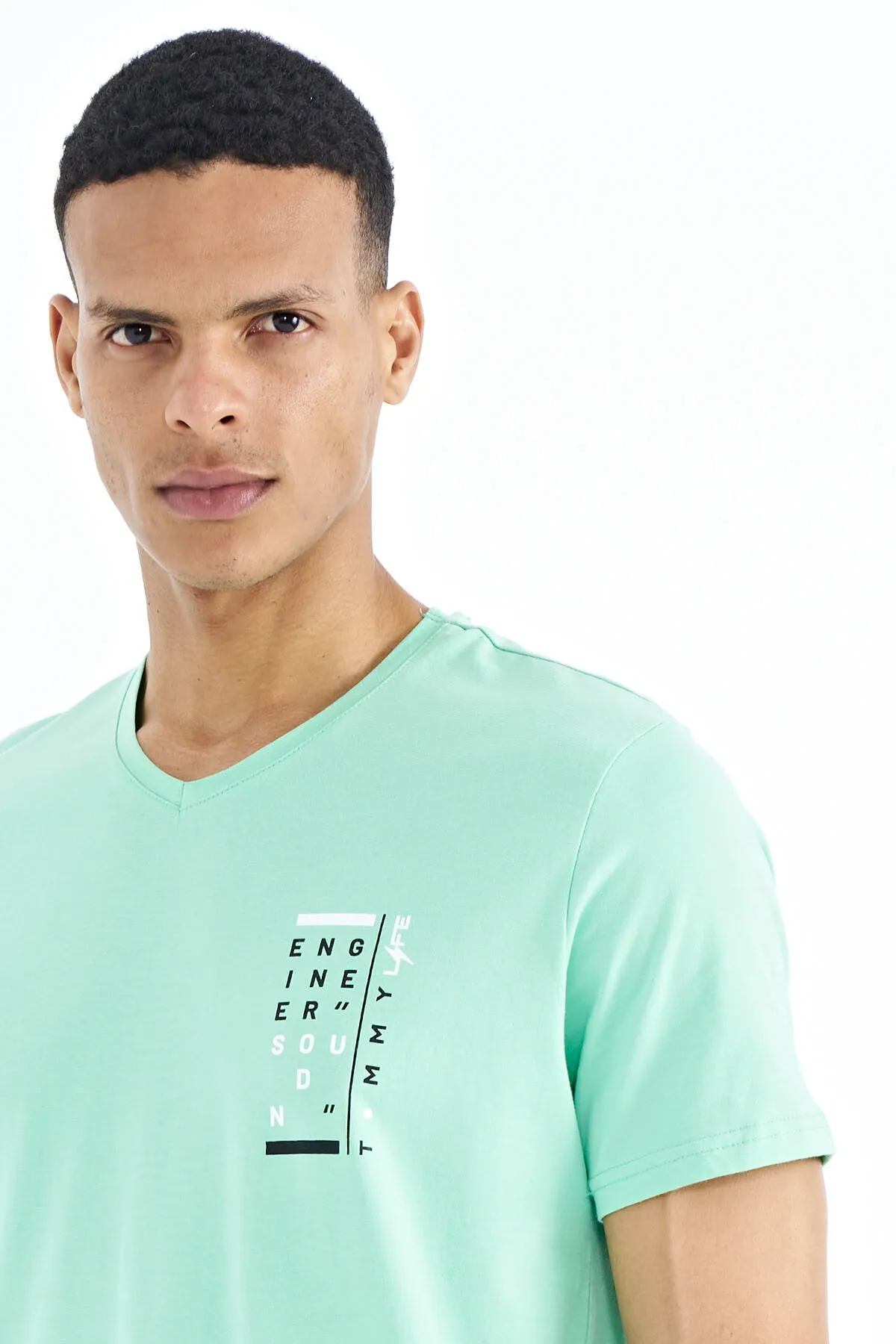 baski detayli v yaka standart kalip erkek t-shirt - 88186
