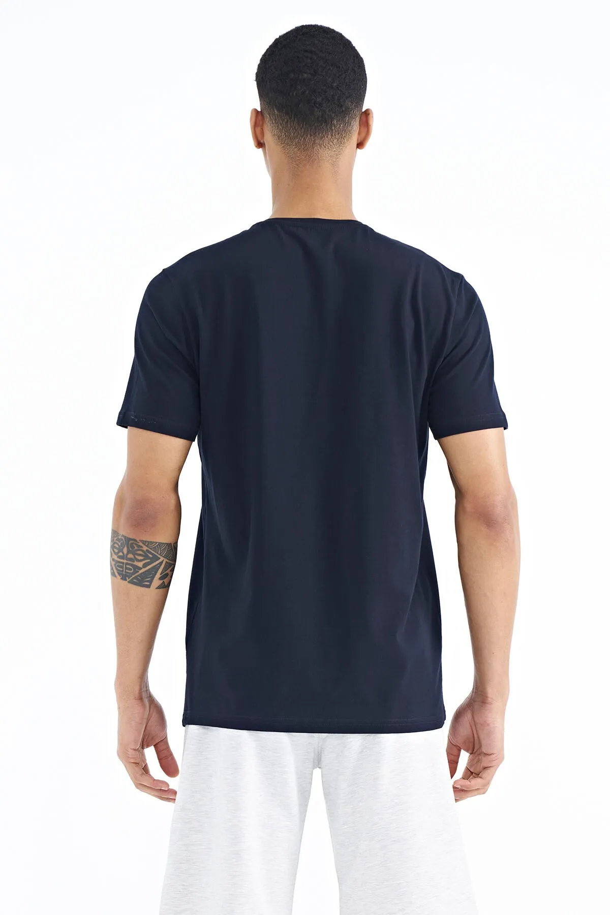 baski detayli v yaka standart kalip erkek t-shirt - 88186