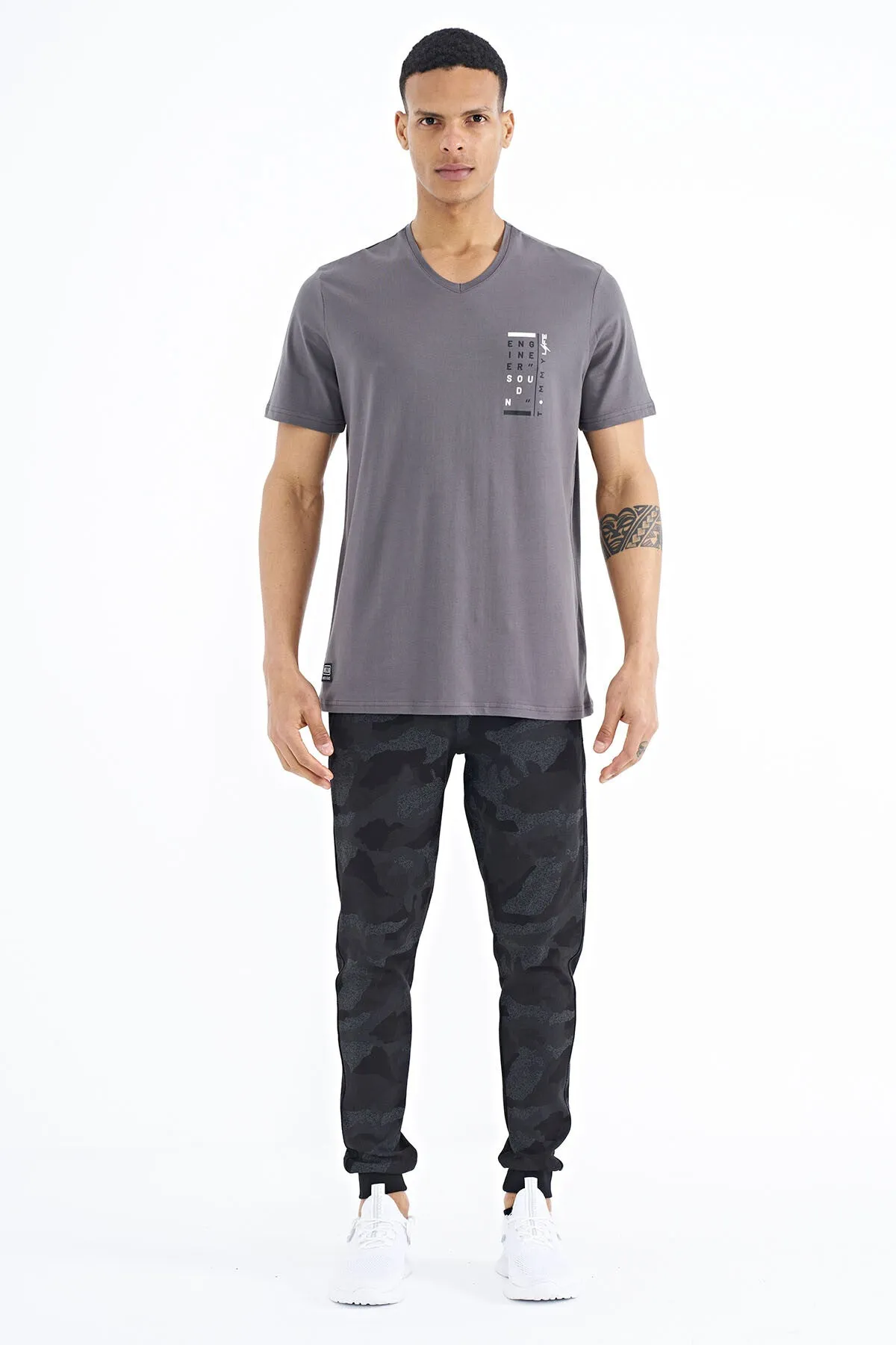 baski detayli v yaka standart kalip erkek t-shirt - 88186