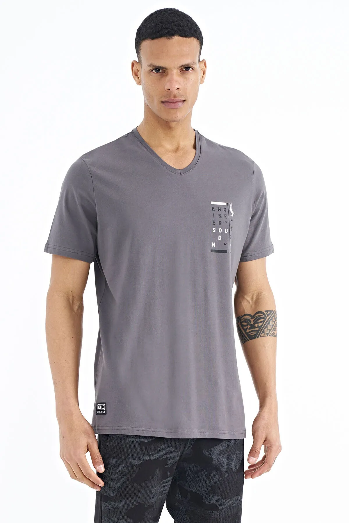 baski detayli v yaka standart kalip erkek t-shirt - 88186
