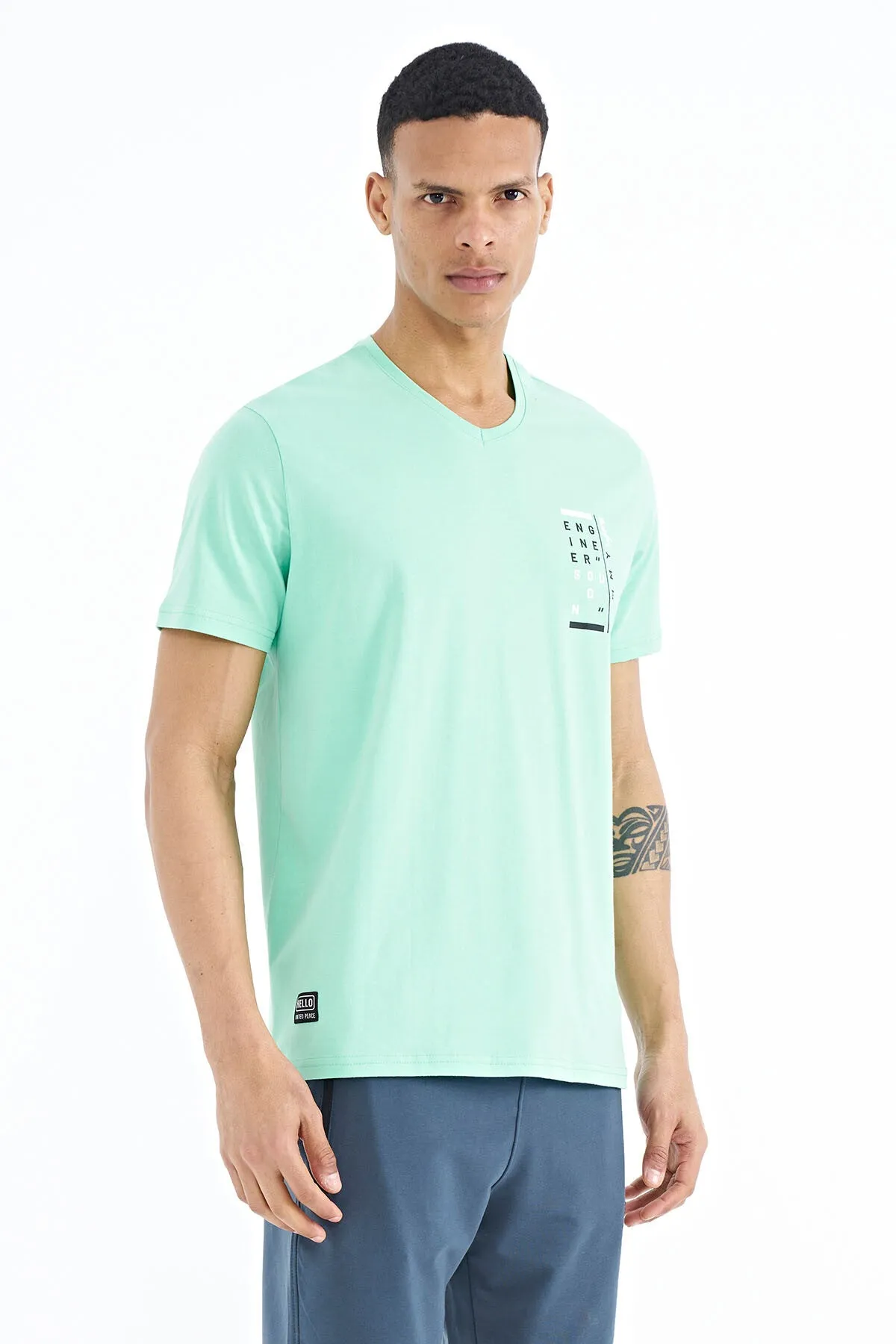 baski detayli v yaka standart kalip erkek t-shirt - 88186