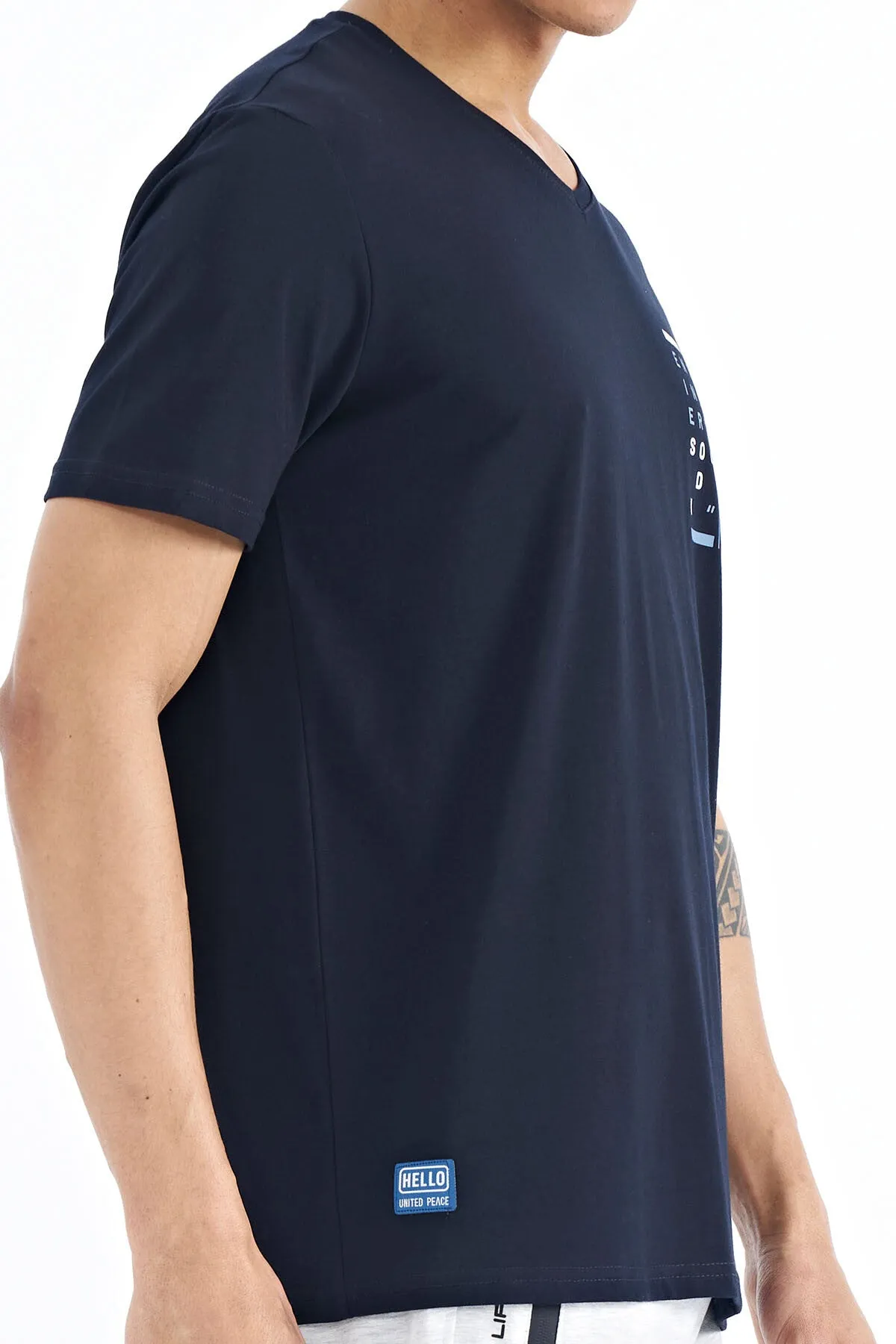 baski detayli v yaka standart kalip erkek t-shirt - 88186