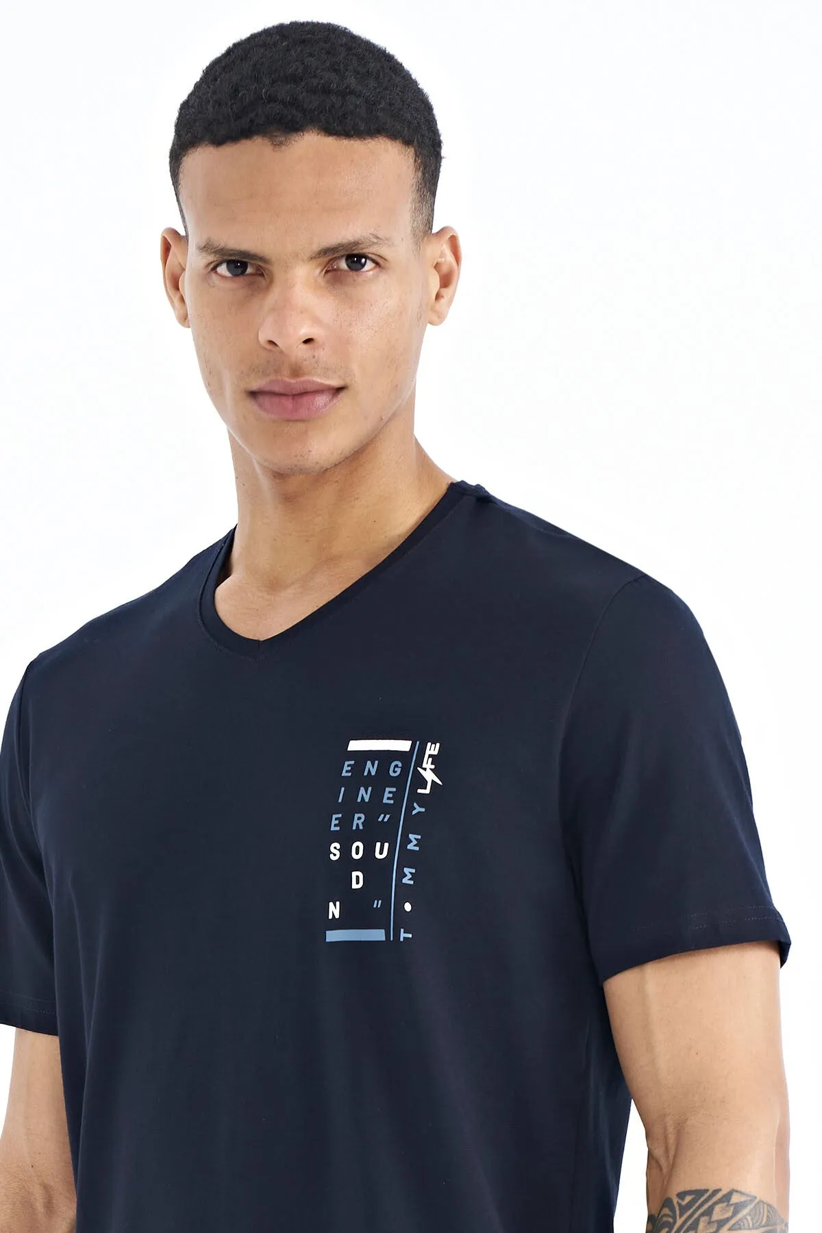 baski detayli v yaka standart kalip erkek t-shirt - 88186