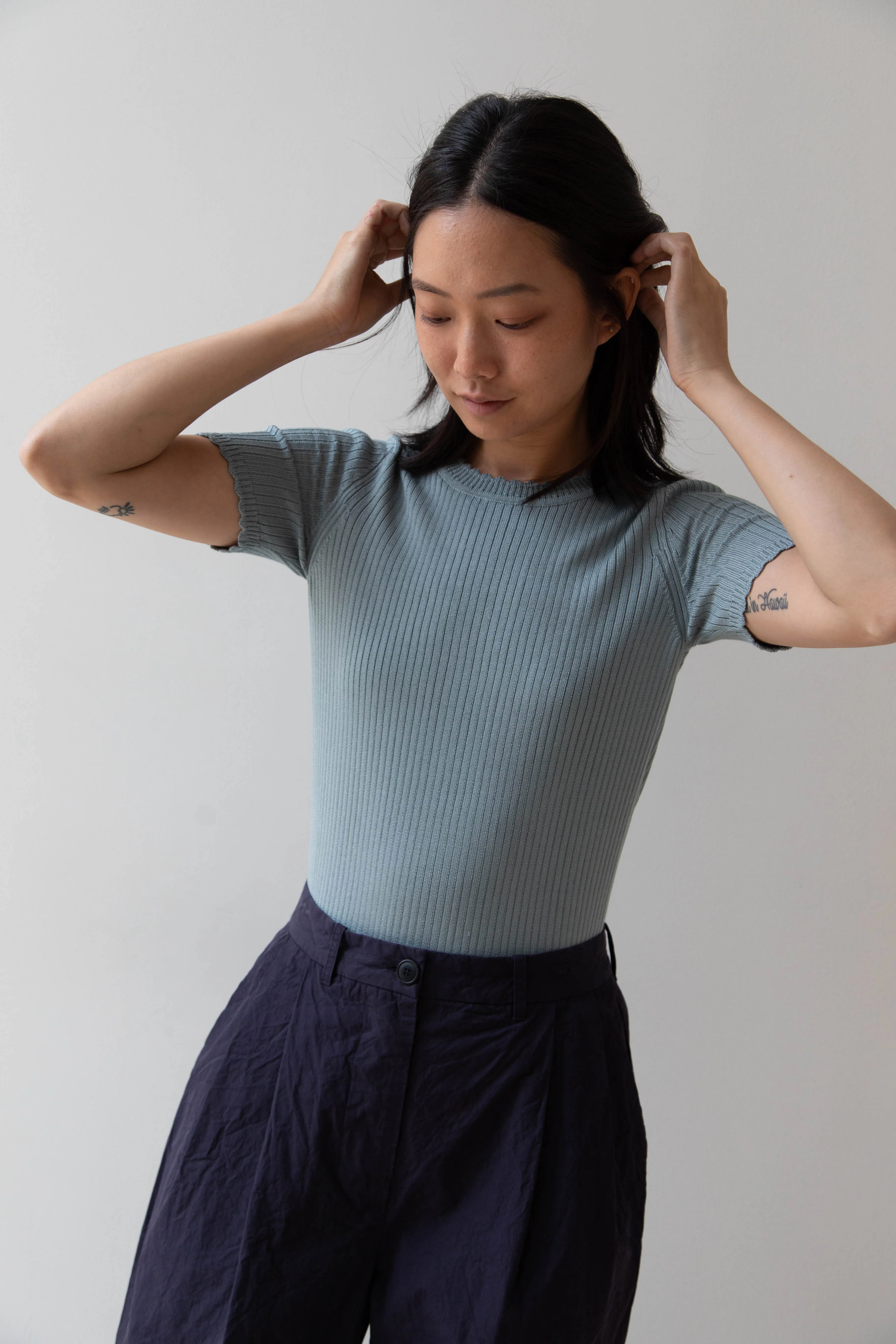 Une Heures | Short Sleeve Scallop in Piscine