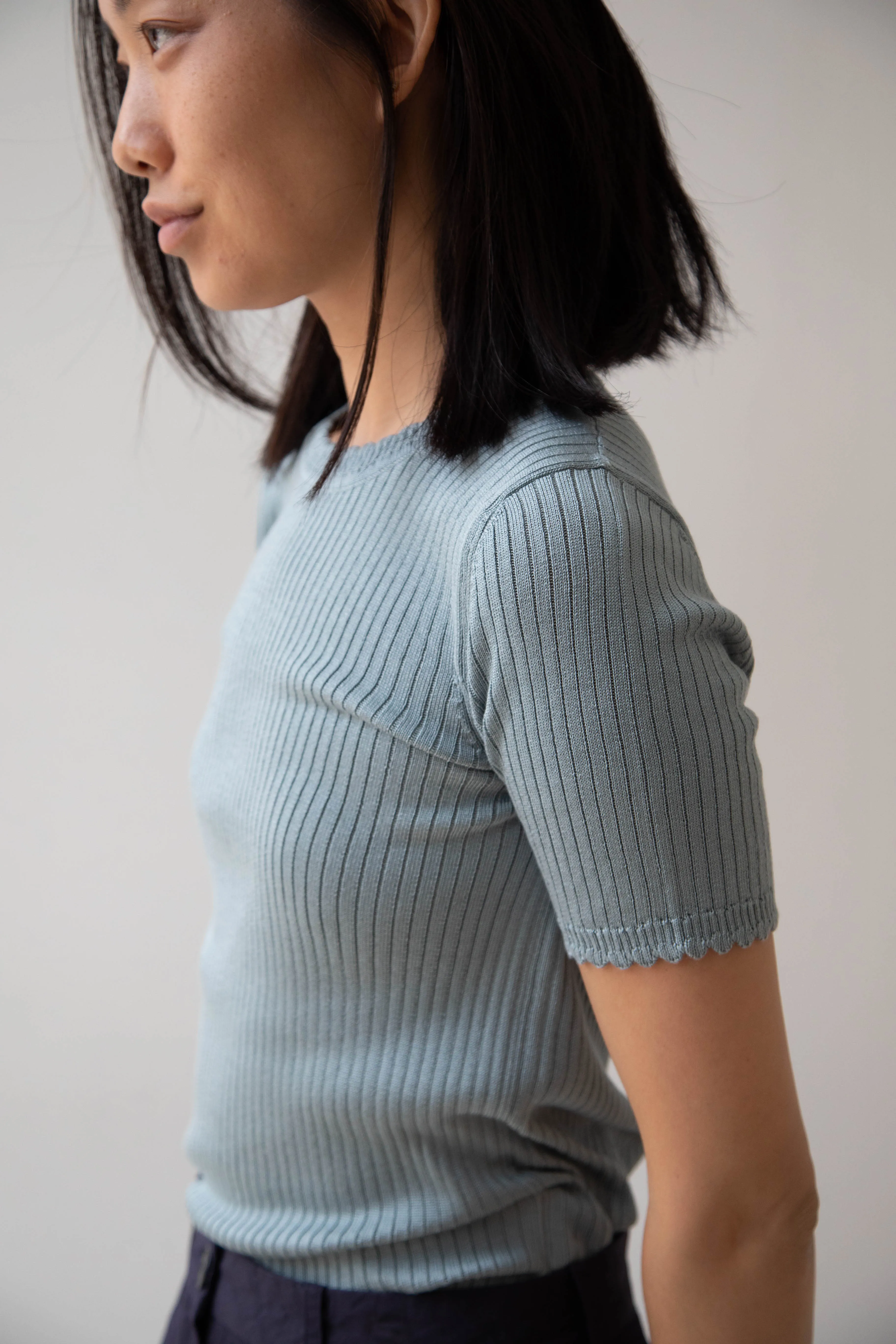 Une Heures | Short Sleeve Scallop in Piscine