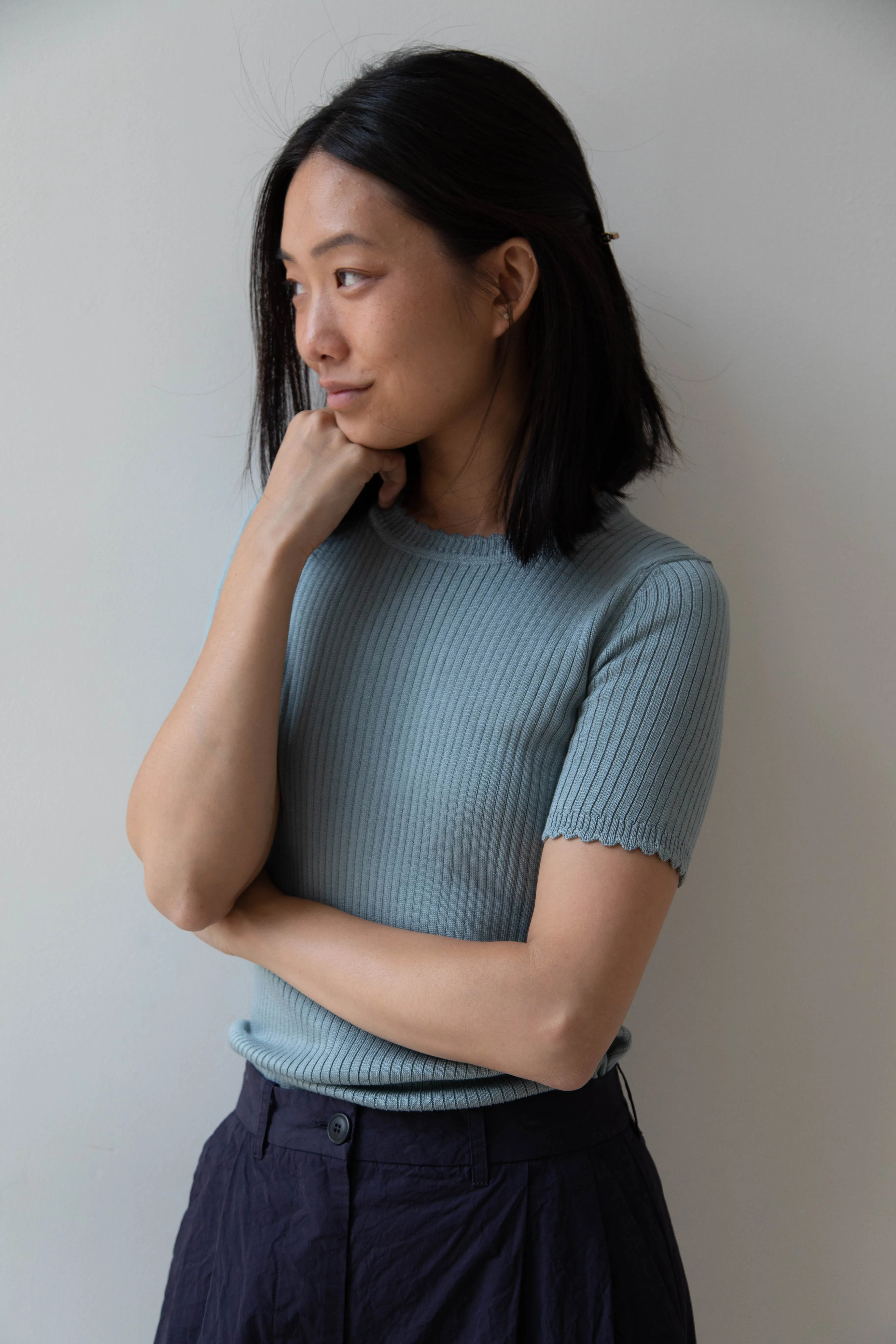 Une Heures | Short Sleeve Scallop in Piscine