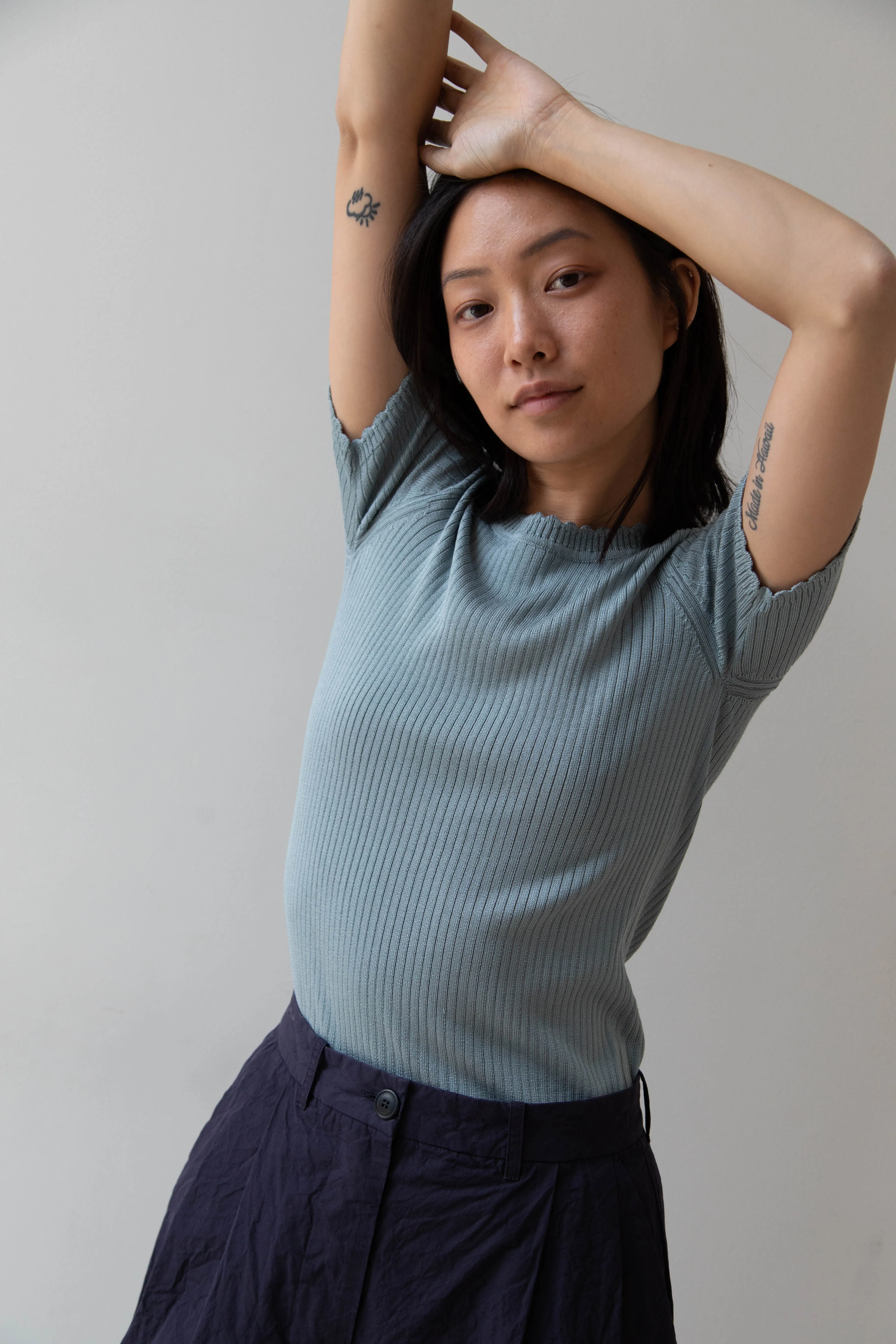 Une Heures | Short Sleeve Scallop in Piscine