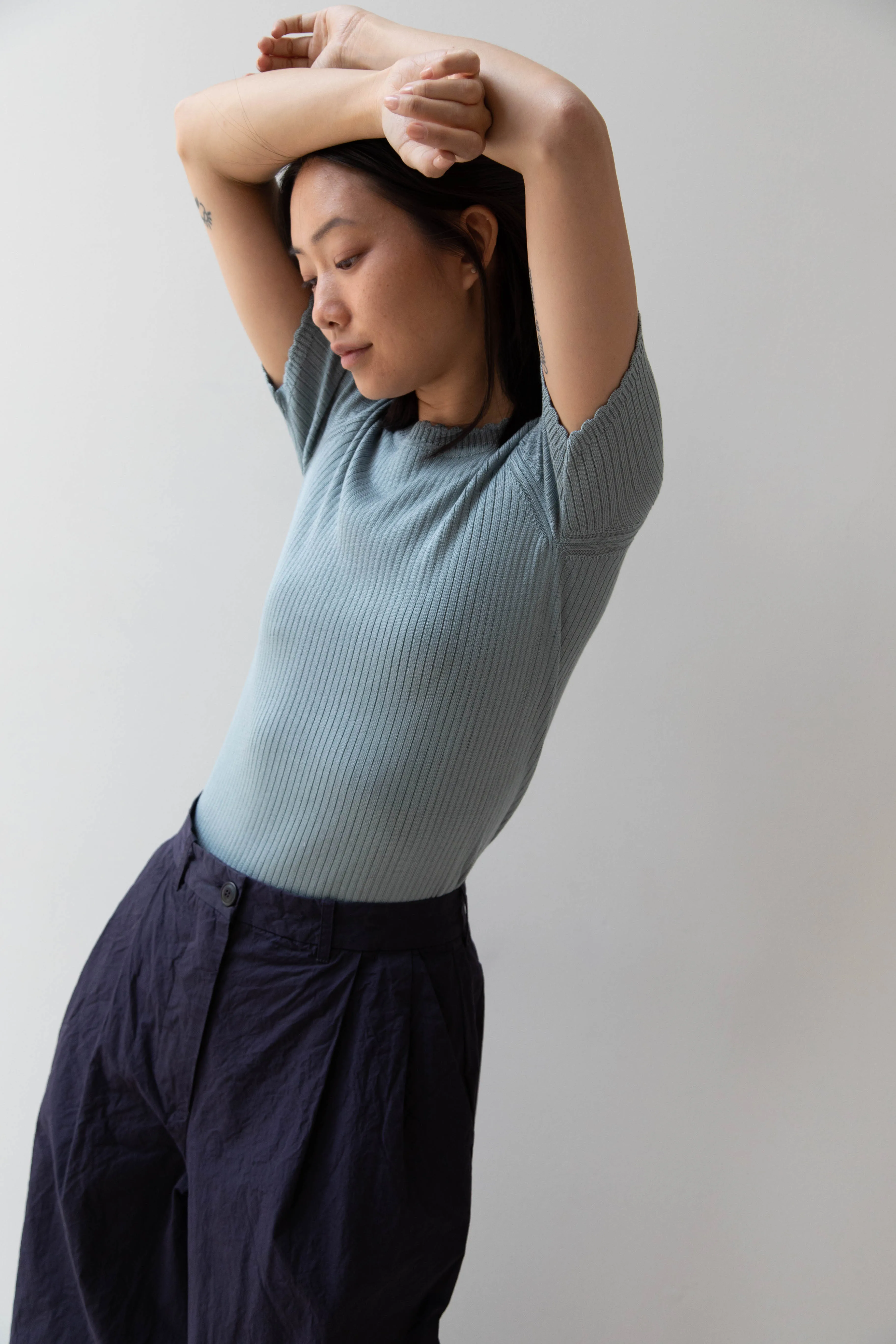 Une Heures | Short Sleeve Scallop in Piscine