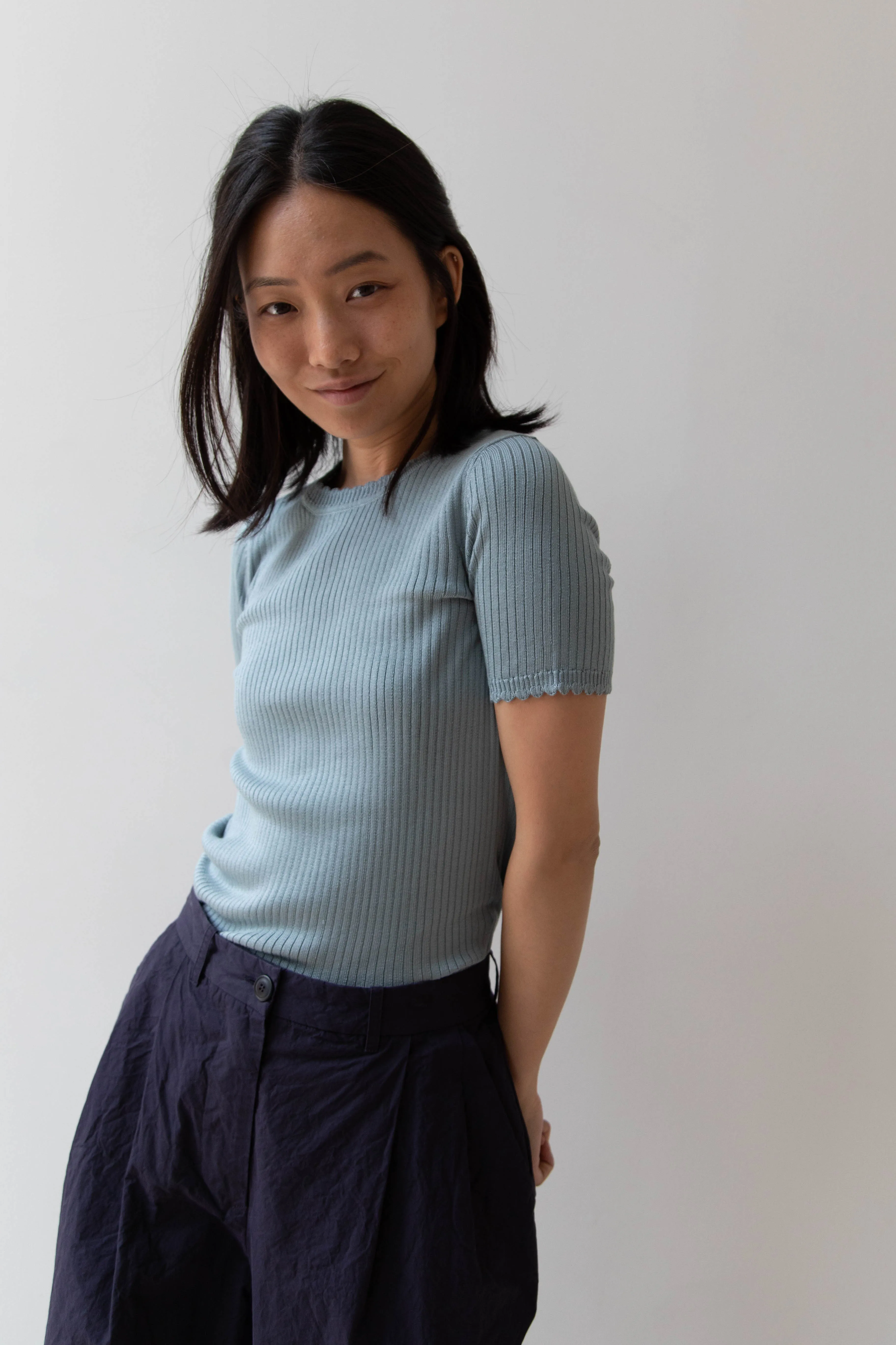 Une Heures | Short Sleeve Scallop in Piscine