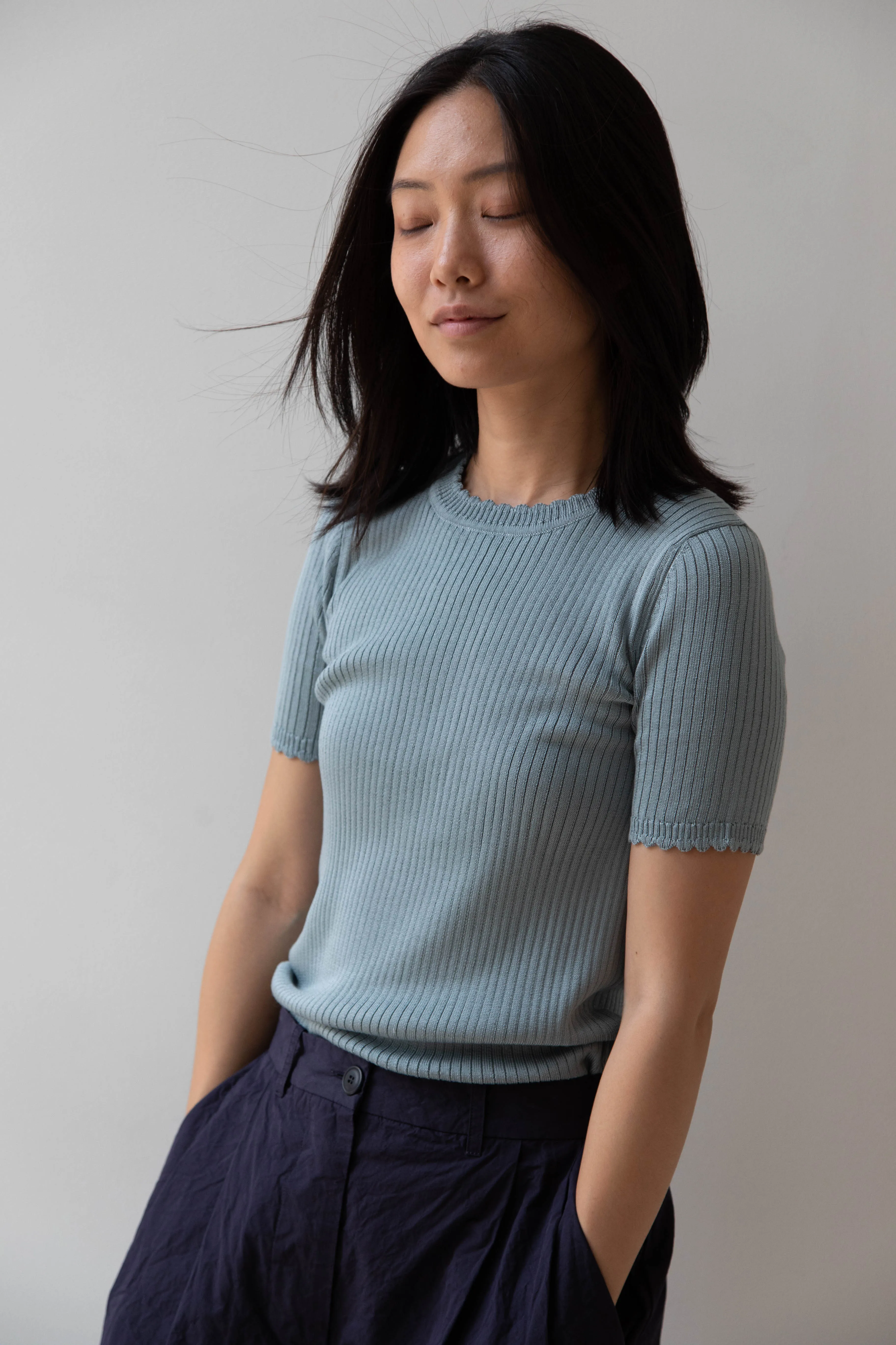 Une Heures | Short Sleeve Scallop in Piscine
