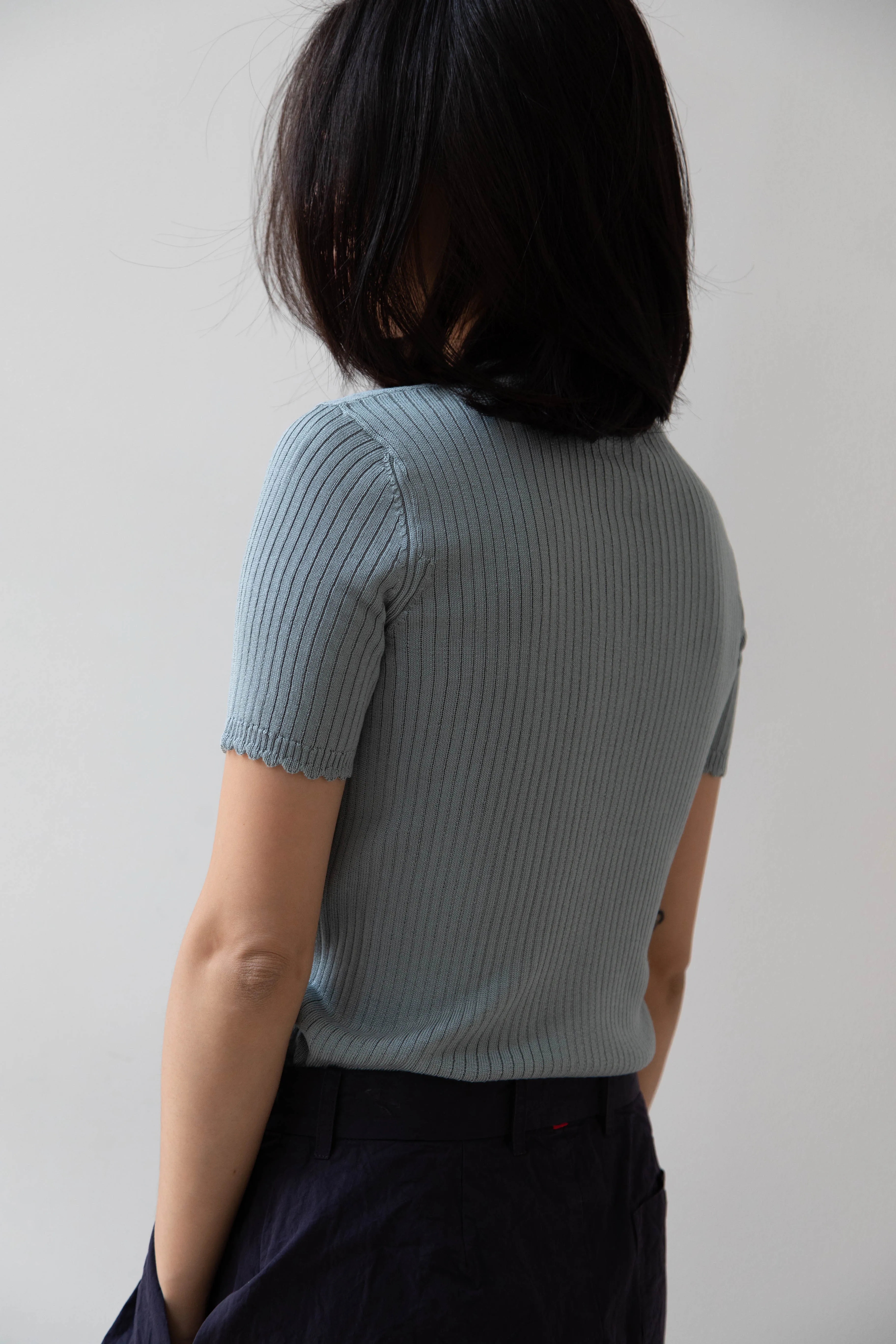 Une Heures | Short Sleeve Scallop in Piscine