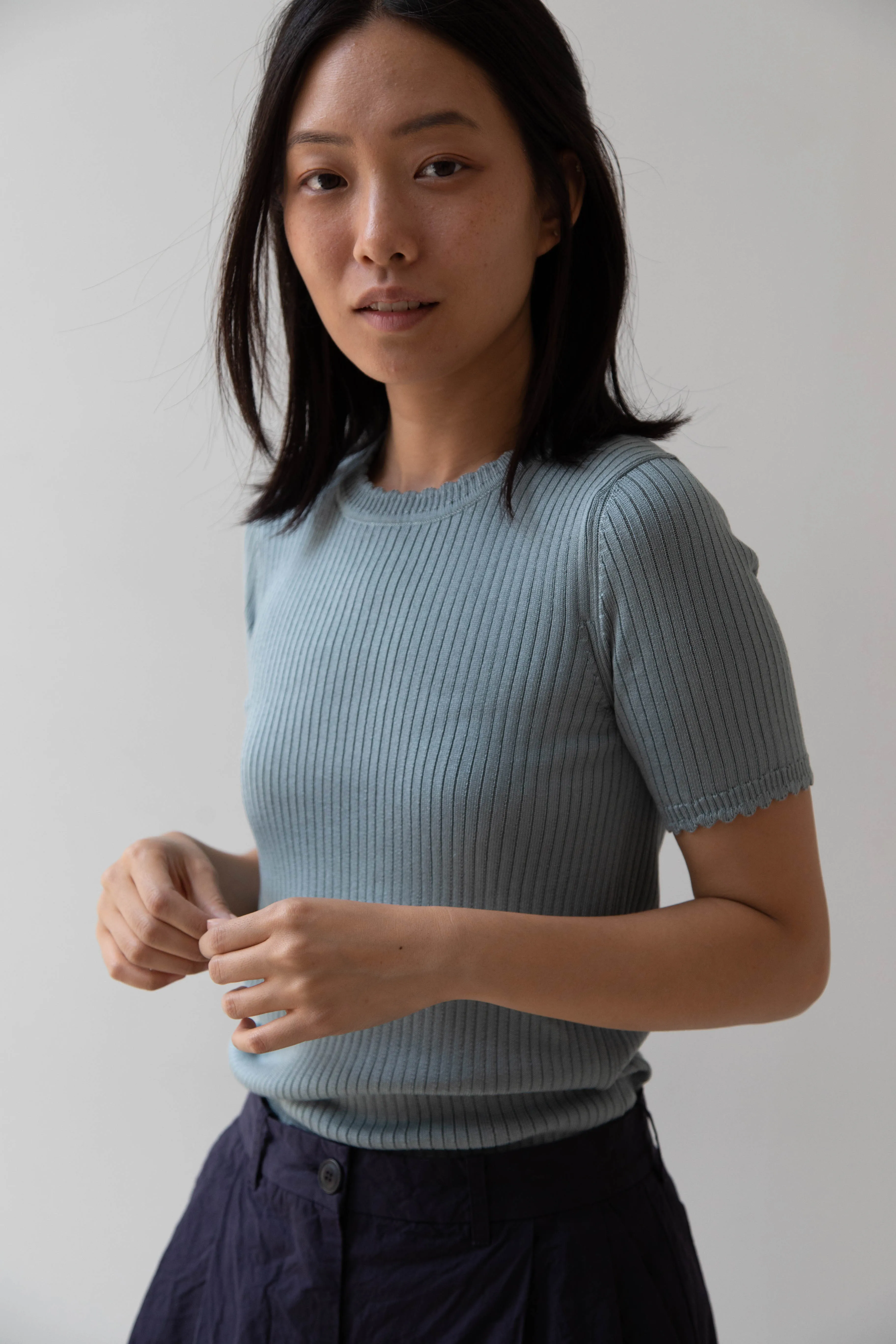 Une Heures | Short Sleeve Scallop in Piscine